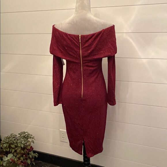Premier Amour Asymmetrical Elegant Off-Shoulder Red Dress - Picture 5 of 8